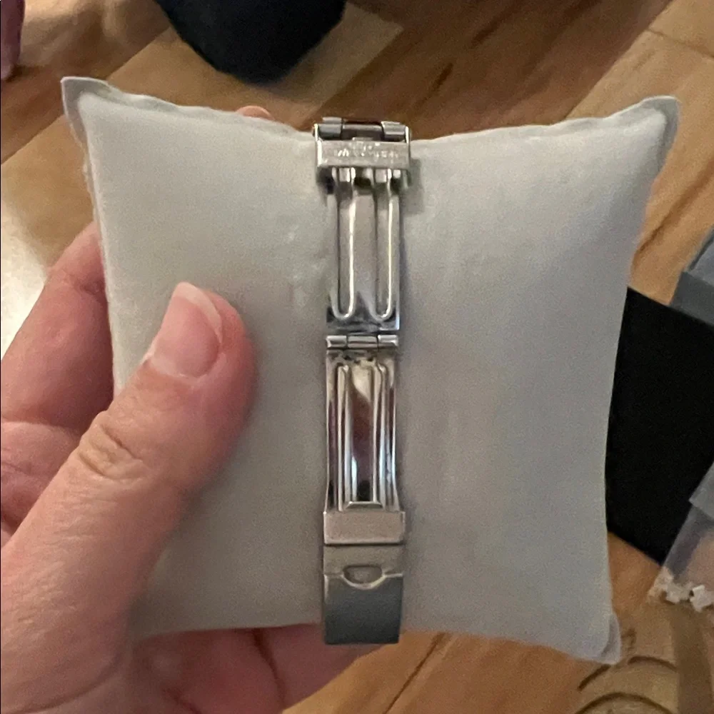 Women’s Swiss Army Silver Stainless Steel Bracelet Watch - Picture 3 of 5